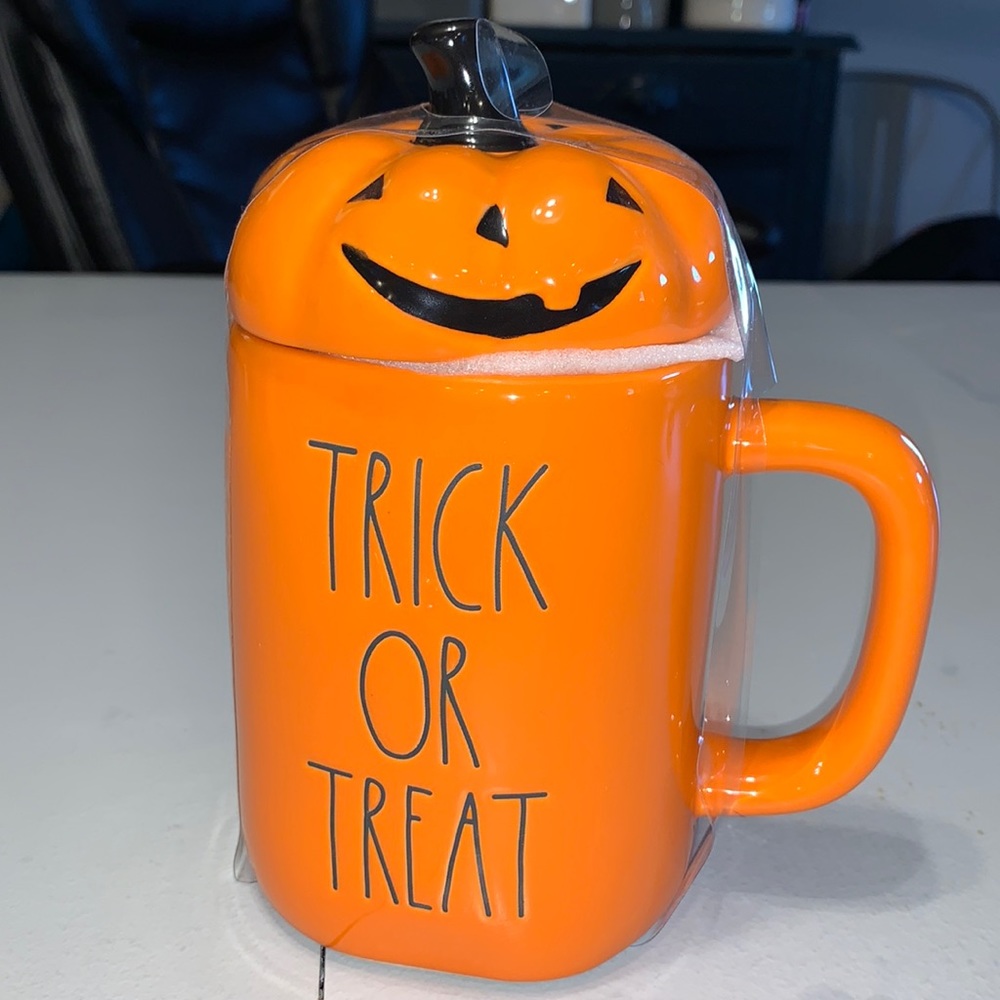 Rae Dunn Trick or treat Pumpkin Lid Mug NEW